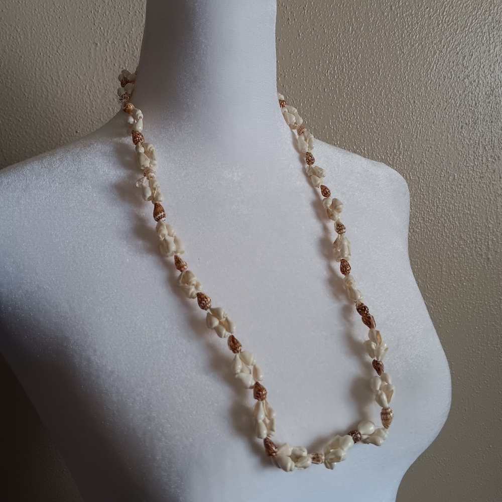 Vintage Cream Brown Natural Sea Shell Necklace Beachy Ocean Vacation Summer